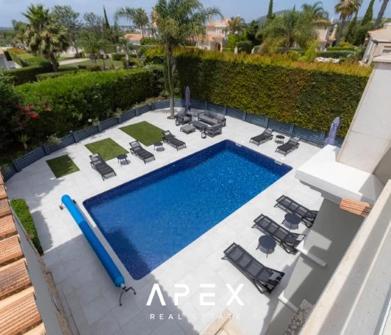 Luxurious 5-bedroom villa in The crest