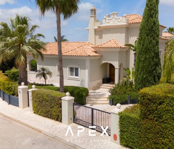Luxurious 5-bedroom villa in The crest