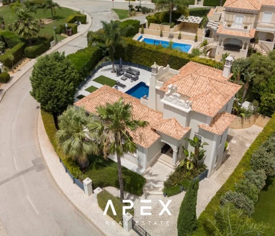 Luxurious 5-bedroom villa in The crest