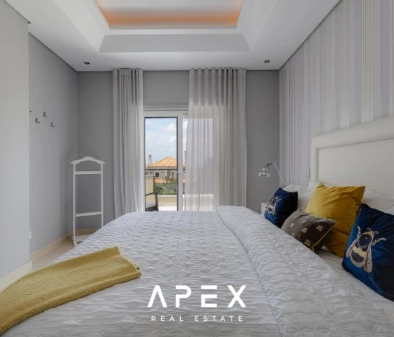Luxurious 5-bedroom villa in The crest