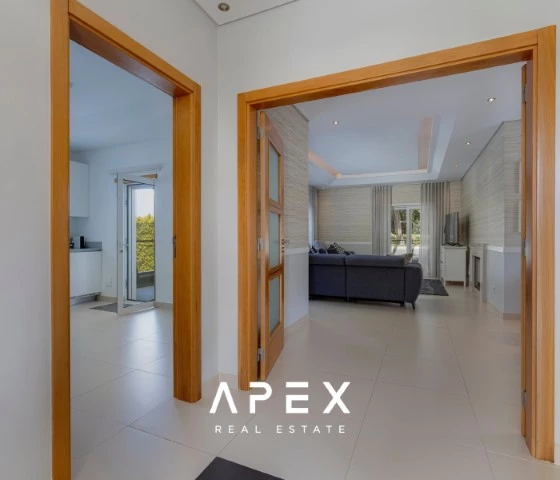 Luxurious 5-bedroom villa in The crest