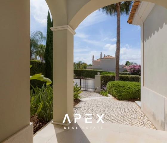 Luxurious 5-bedroom villa in The crest