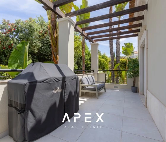 Luxurious 5-bedroom villa in The crest