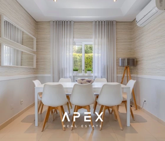 Luxurious 5-bedroom villa in The crest