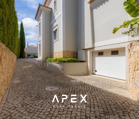 Luxurious 5-bedroom villa in The crest