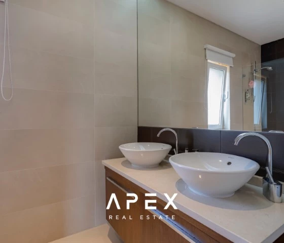 Luxurious 5-bedroom villa in The crest
