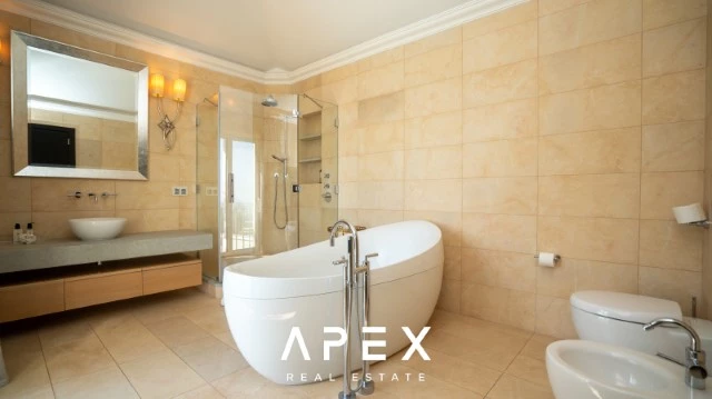 6 bedroom villa for sale in Goldra (The Beverly Hills of the Algarve), modern and luxurious with Panoramic sea view