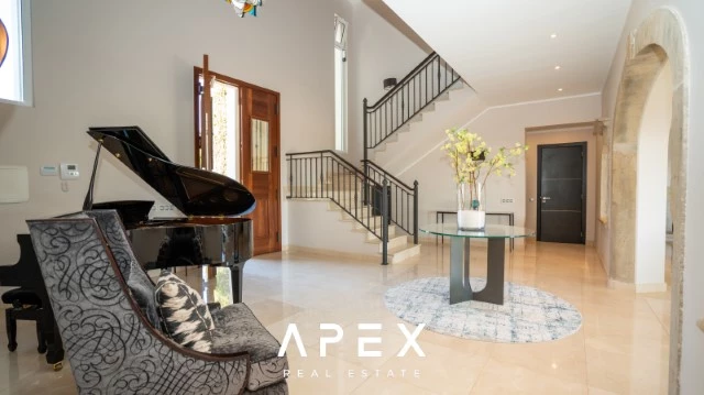 6 bedroom villa for sale in Goldra (The Beverly Hills of the Algarve), modern and luxurious with Panoramic sea view