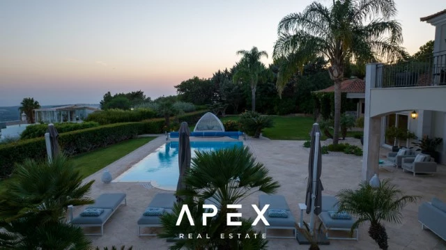 6 bedroom villa for sale in Goldra (The Beverly Hills of the Algarve), modern and luxurious with Panoramic sea view