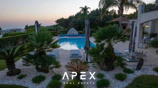 6 bedroom villa for sale in Goldra (The Beverly Hills of the Algarve), modern and luxurious with Panoramic sea view
