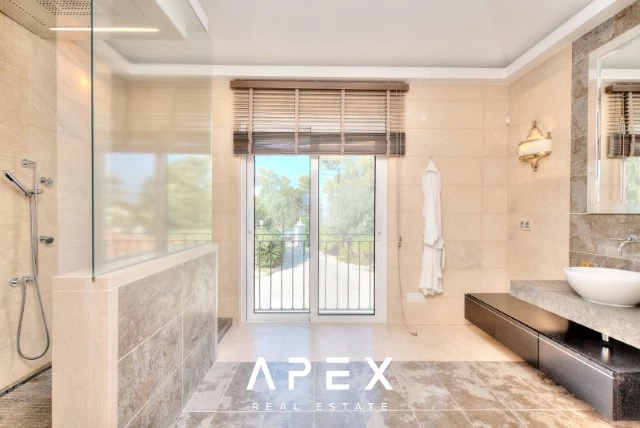 6 bedroom villa for sale in Goldra (The Beverly Hills of the Algarve), modern and luxurious with Panoramic sea view