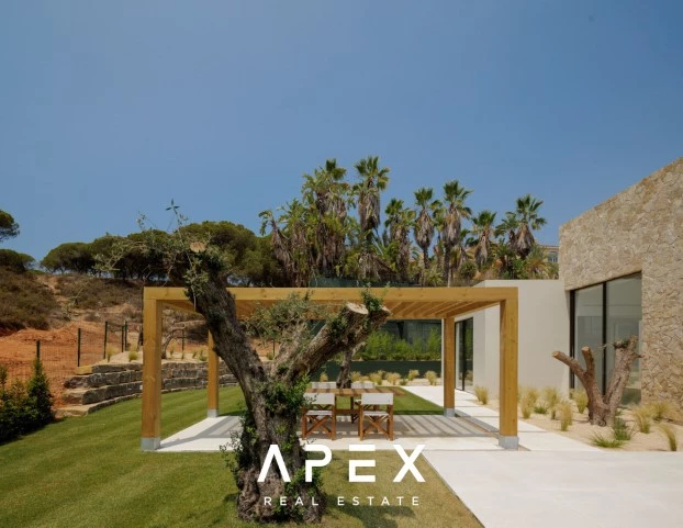 Contemporary Moorish Mediterranean Elegance: Luxurious 4 Bedroom Villa in Encosta do Lago, Quinta do Lago