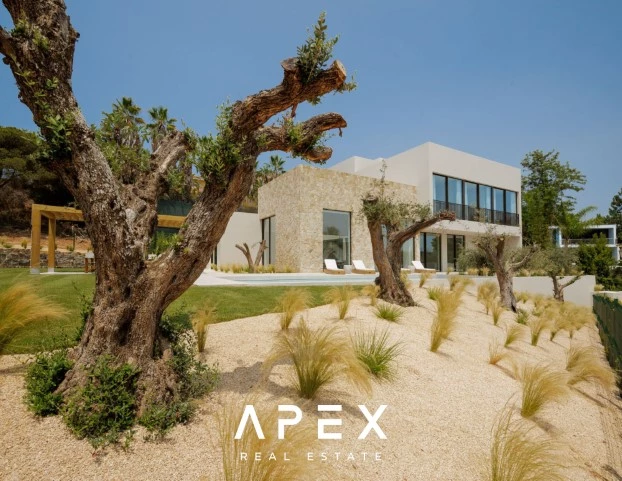 Contemporary Moorish Mediterranean Elegance: Luxurious 4 Bedroom Villa in Encosta do Lago, Quinta do Lago
