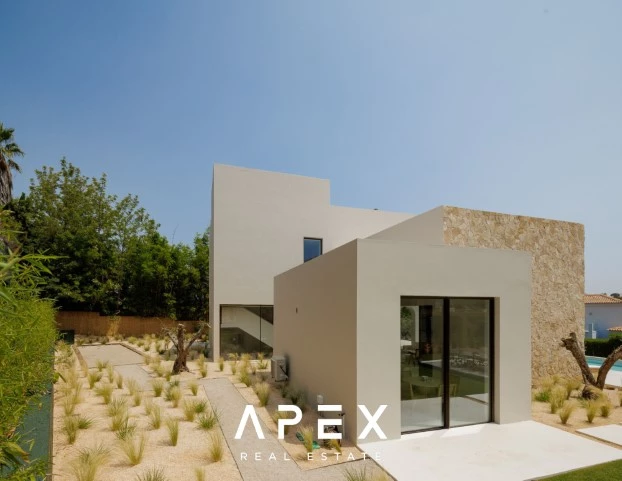 Contemporary Moorish Mediterranean Elegance: Luxurious 4 Bedroom Villa in Encosta do Lago, Quinta do Lago