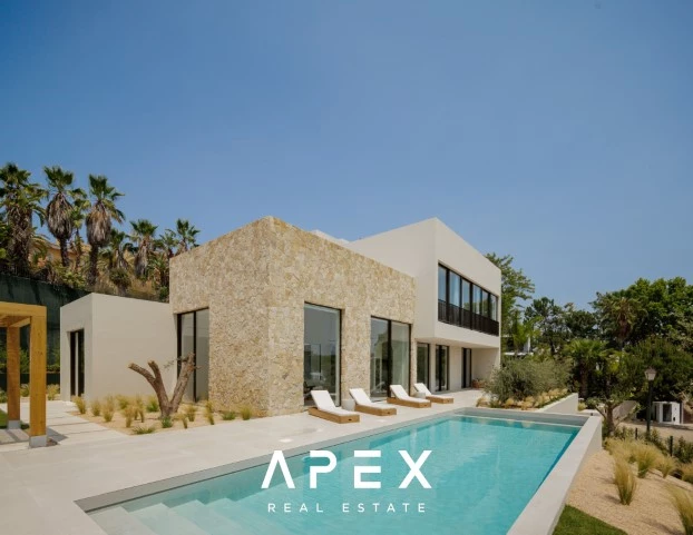 Contemporary Moorish Mediterranean Elegance: Luxurious 4 Bedroom Villa in Encosta do Lago, Quinta do Lago