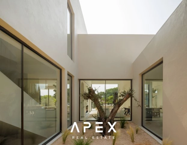 Contemporary Moorish Mediterranean Elegance: Luxurious 4 Bedroom Villa in Encosta do Lago, Quinta do Lago