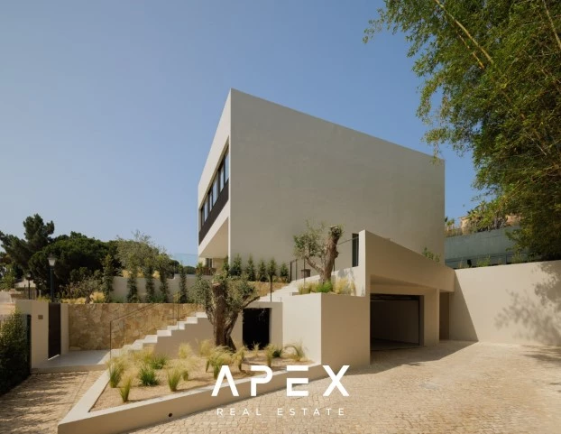 Contemporary Moorish Mediterranean Elegance: Luxurious 4 Bedroom Villa in Encosta do Lago, Quinta do Lago