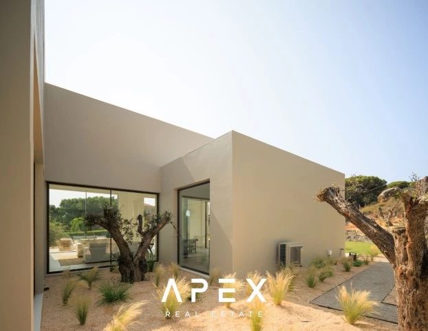 Contemporary Moorish Mediterranean Elegance: Luxurious 4 Bedroom Villa in Encosta do Lago, Quinta do Lago
