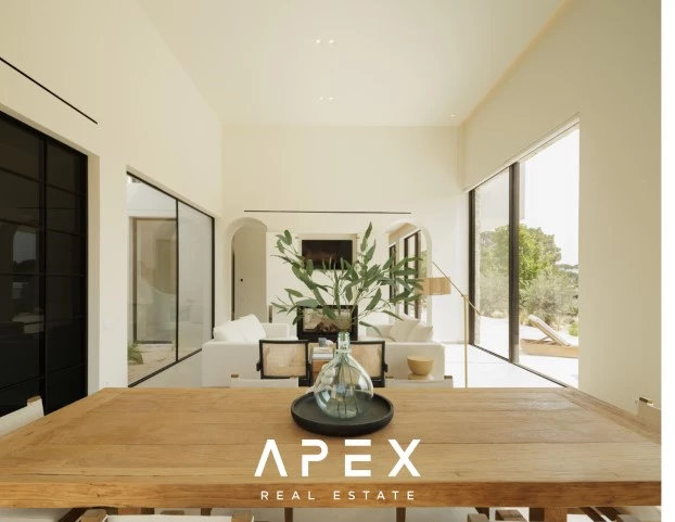 Contemporary Moorish Mediterranean Elegance: Luxurious 4 Bedroom Villa in Encosta do Lago, Quinta do Lago