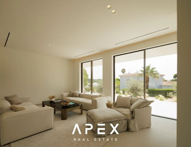 Contemporary Moorish Mediterranean Elegance: Luxurious 4 Bedroom Villa in Encosta do Lago, Quinta do Lago