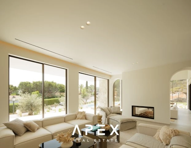 Contemporary Moorish Mediterranean Elegance: Luxurious 4 Bedroom Villa in Encosta do Lago, Quinta do Lago