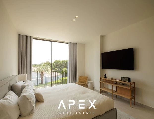 Contemporary Moorish Mediterranean Elegance: Luxurious 4 Bedroom Villa in Encosta do Lago, Quinta do Lago