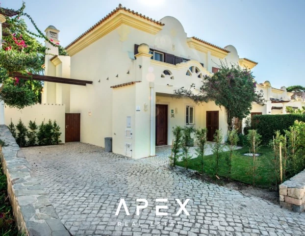 3 Bedroom Townhouse | Pinheiros Altos | Quiet And Peaceful