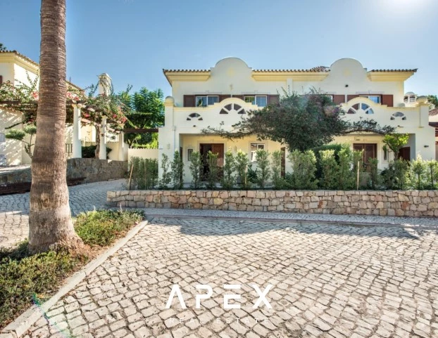 3 Bedroom Townhouse | Pinheiros Altos | Quiet And Peaceful