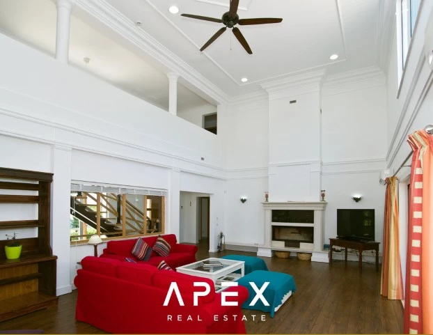 Luxurious Quinta Pequena Villa 5 Bedroom with Pool