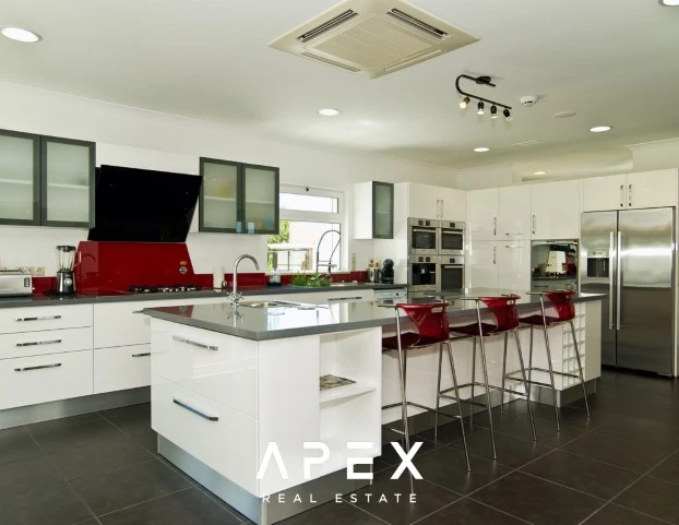 Luxurious Quinta Pequena Villa 5 Bedroom with Pool