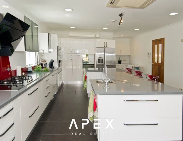Luxurious Quinta Pequena Villa 5 Bedroom with Pool