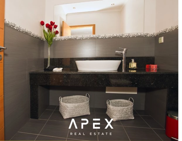 Luxurious Quinta Pequena Villa 5 Bedroom with Pool