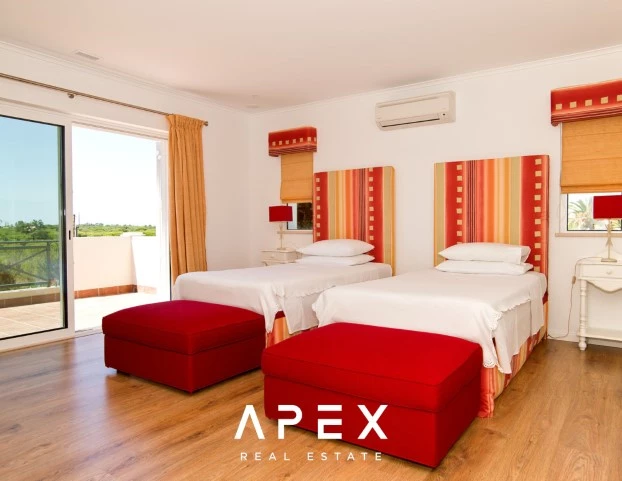 Luxurious Quinta Pequena Villa 5 Bedroom with Pool