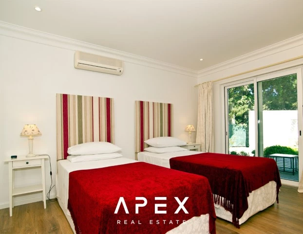 Luxurious Quinta Pequena Villa 5 Bedroom with Pool