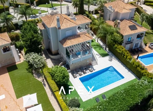 Luxurious Quinta Pequena Villa 5 Bedroom with Pool
