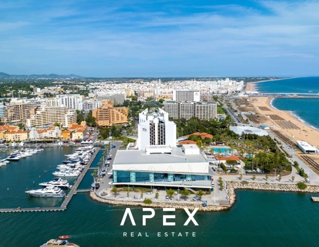 Large 3 Bedroom Apartment located 250 metres from Vilamoura Marina