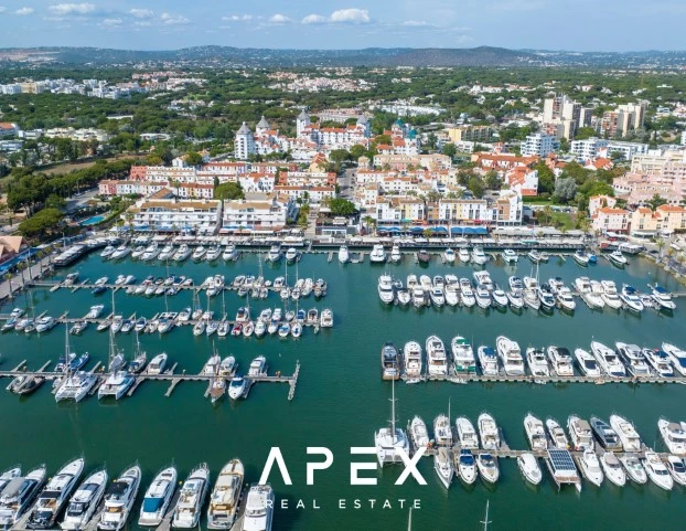 Large 3 Bedroom Apartment located 250 metres from Vilamoura Marina