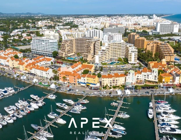 Large 3 Bedroom Apartment located 250 metres from Vilamoura Marina