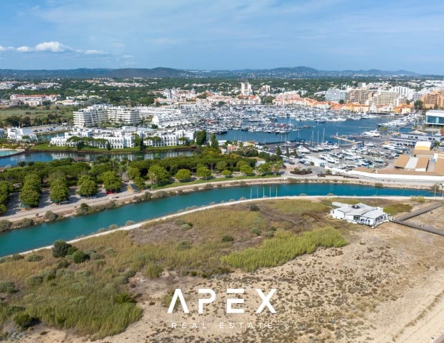 Large 3 Bedroom Apartment located 250 metres from Vilamoura Marina