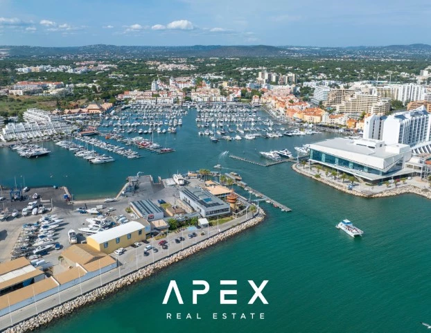 Large 3 Bedroom Apartment located 250 metres from Vilamoura Marina