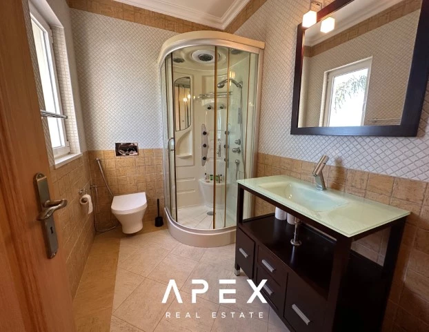 12 Month Long Term Rental | 4 Bedroom 5 Bathroom Villa in Santa Barbara de Nexe