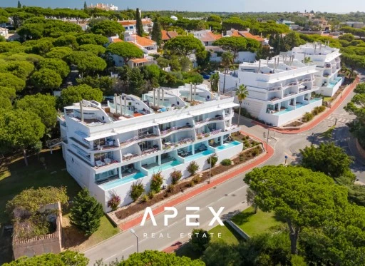 Three Bedroom apartment with swimming pool and 200m walking to the beach