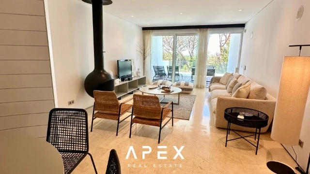 Three Bedroom apartment with swimming pool and 200m walking to the beach