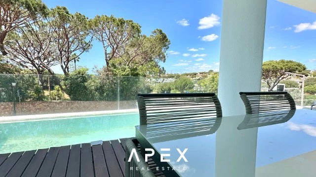 Three Bedroom apartment with swimming pool and 200m walking to the beach