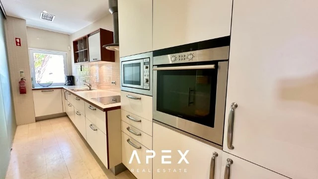 Three Bedroom apartment with swimming pool and 200m walking to the beach