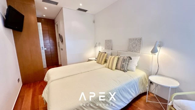 Three Bedroom apartment with swimming pool and 200m walking to the beach