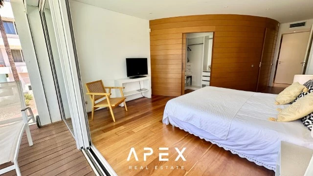 Three Bedroom apartment with swimming pool and 200m walking to the beach