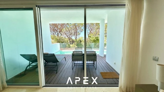 Three Bedroom apartment with swimming pool and 200m walking to the beach