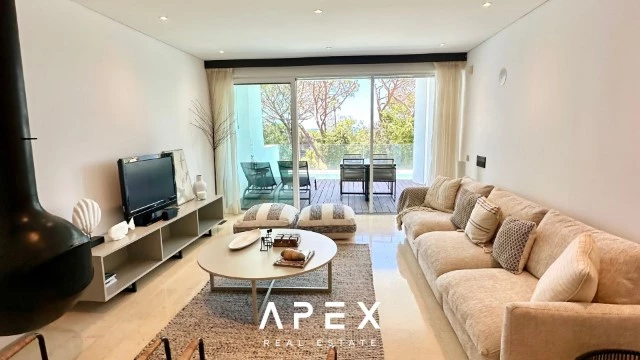 Three Bedroom apartment with swimming pool and 200m walking to the beach