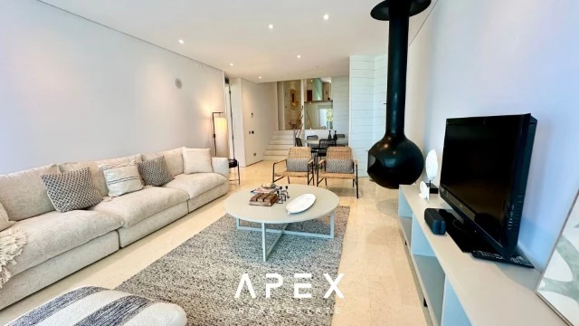 Three Bedroom apartment with swimming pool and 200m walking to the beach